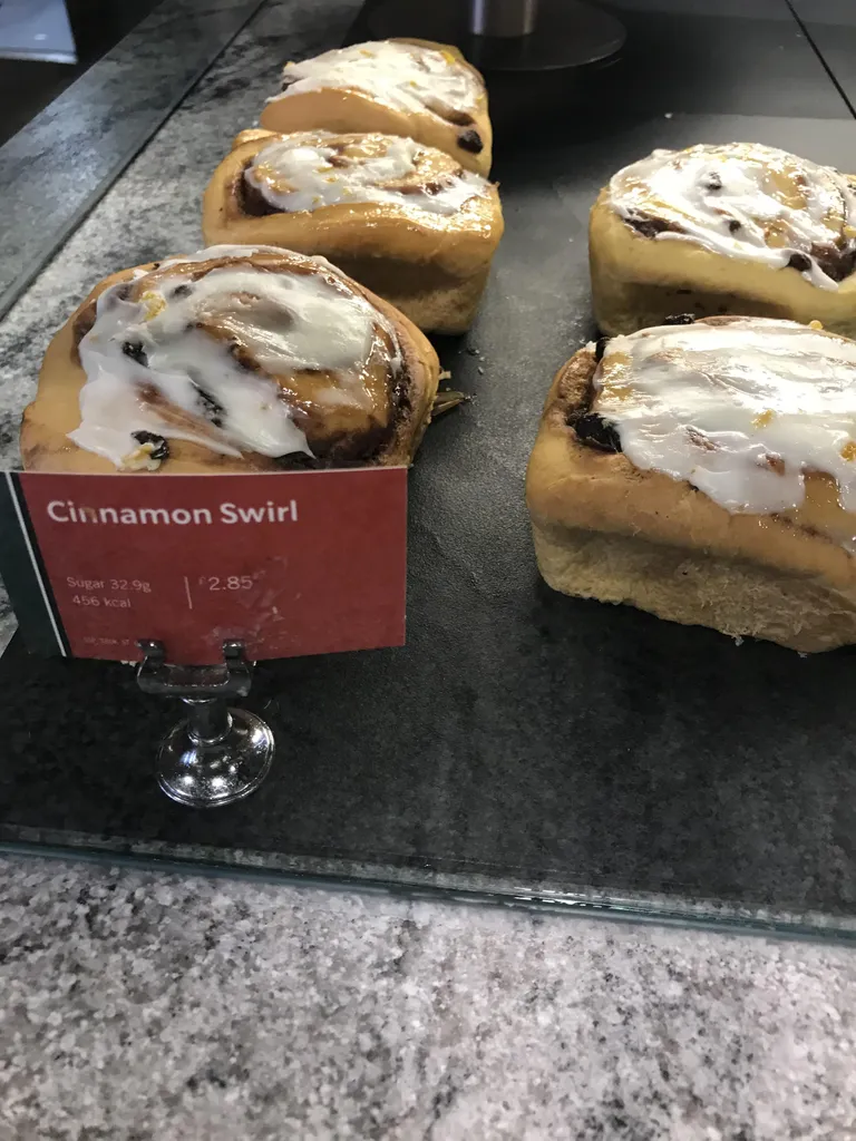 Starbucki kaneelirull, mida omale eksperimendi käigus lubada ei saanud. Küll aga tegin selle hiljem tasa lennujaamas.