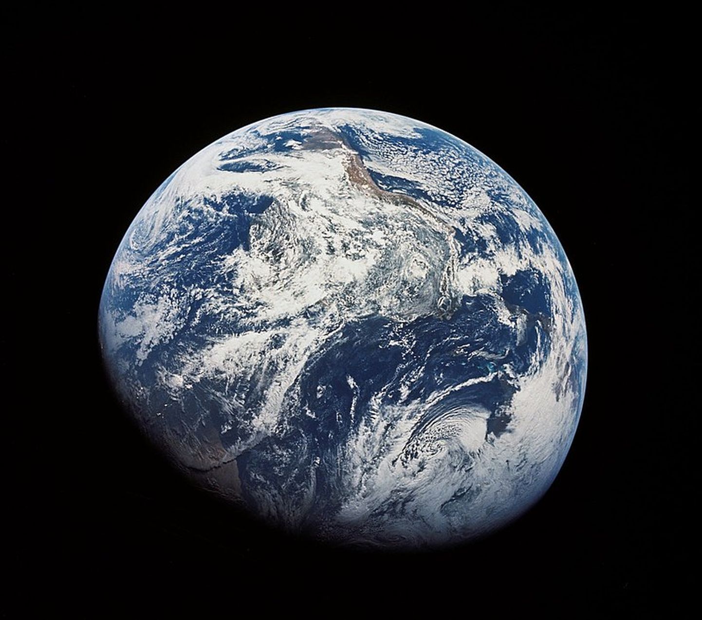 Viena no pirmajām Zemeslodes fotogrāfijām, kuru uzņēmis cilvēks. Zemeslodi nofotografēja viens no “Apollo 8” komandas locekļiem, iespējams, Bils Anders.