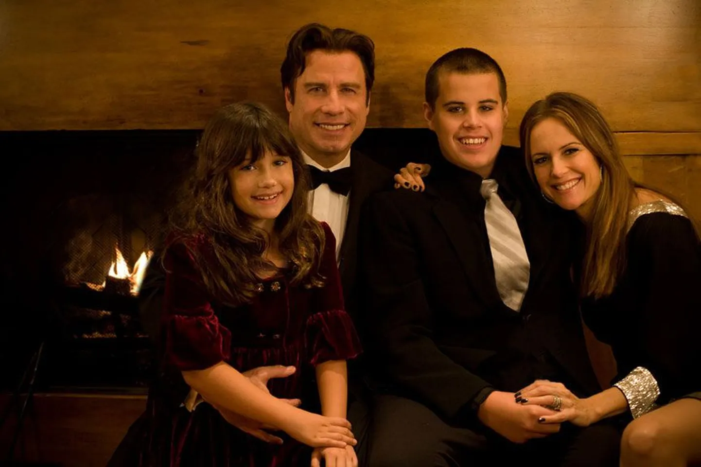 John Travolta koos tütar Ella Bleu, poja Jetti ja abikaasa Kelly Prestoniga