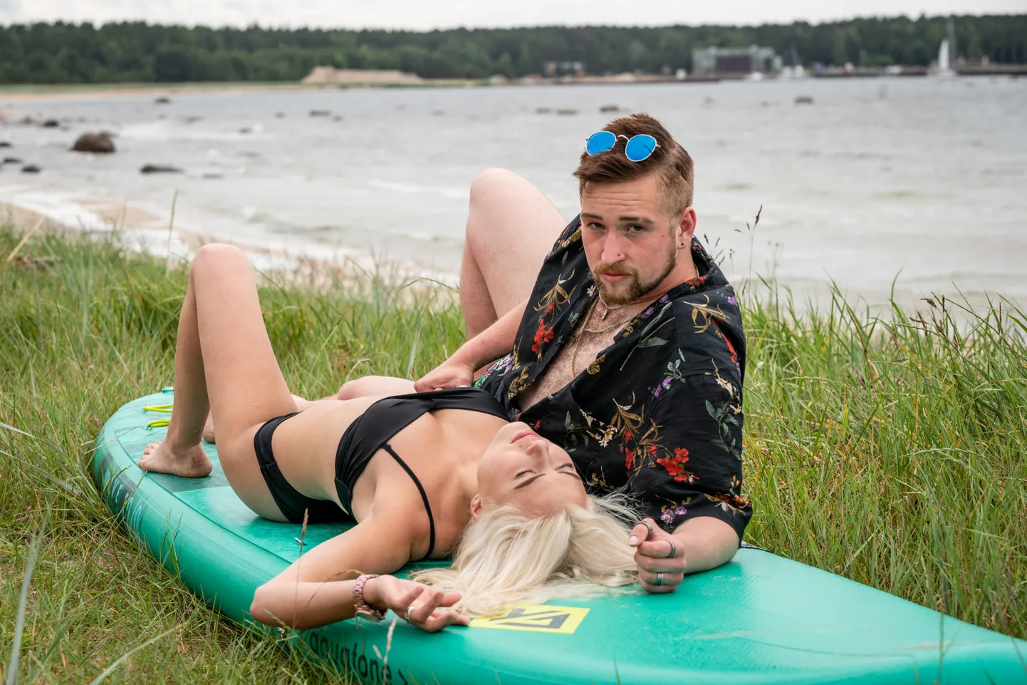 Oskar Süvari ja Hanna Pärtel «Rannamaja» teises hooajas.