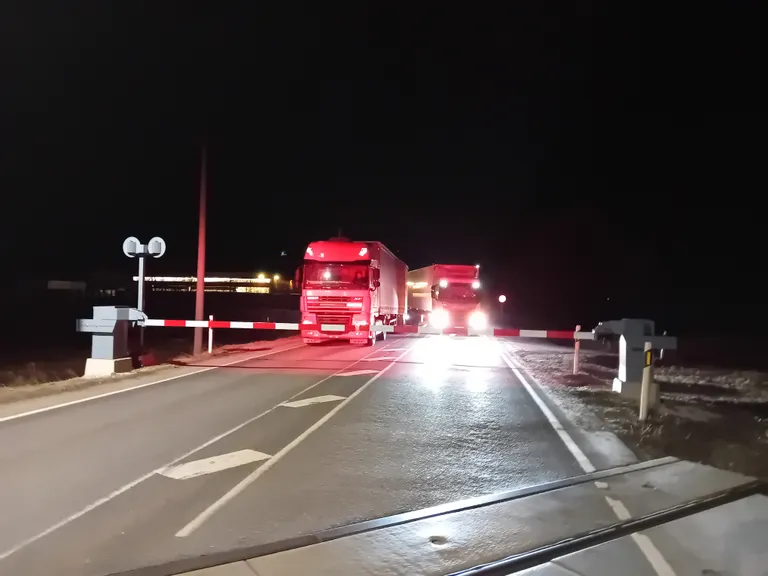 Kolmapäeva õhtul seisis liiklus Tallinna-Tartu maanteel Tiksoja ülesõidu juures tõkkepuude automaatika rikke tõttu paarkümmend minutit.