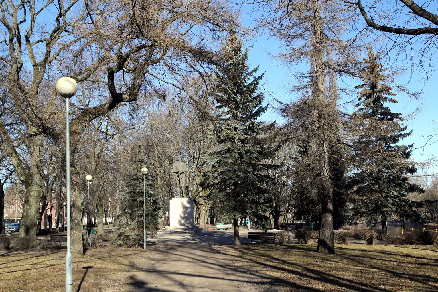 Vabaduse puiesteel Emajõe ääres olev park.