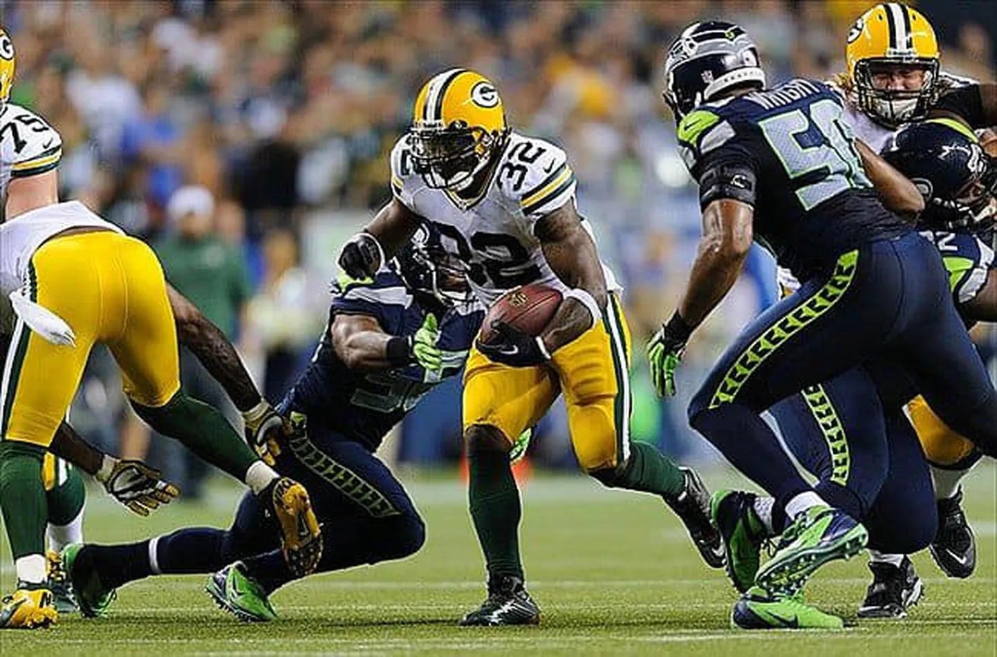 Cedric Benson (keskel).