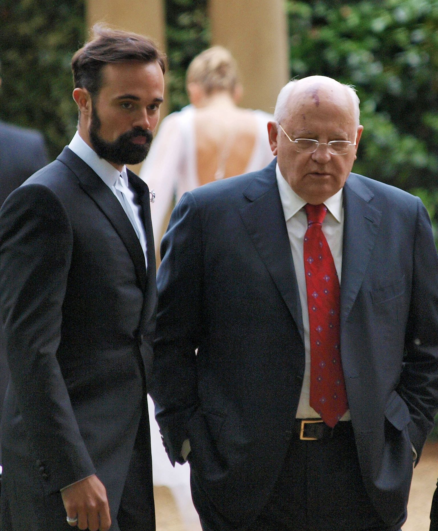 Mihhail Gorbatšov (paremal) koos Vene miljardäri Aleksandr Lebedevi poja Jevgeniga eile Londonis.