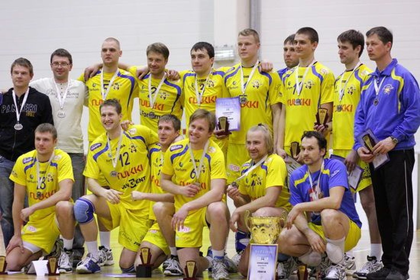 Pärnu linn premeeris Schenkeri liigas finaali jõudnud Pärnu võrkpalliklubi meeskonda 2000 euroga.