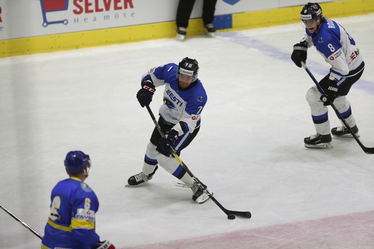 Сийм Лийвик (72) и Роберт Рооба (8) единственные эстонские хоккеистов клубов из десятки лучших европейских лиг.