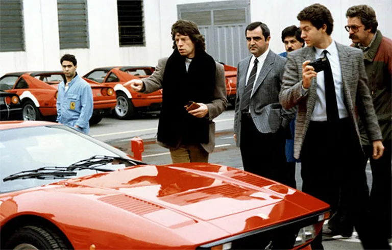 The Rolling Stones solists Miks Džegers novērtē savu jauno 288 GTO 