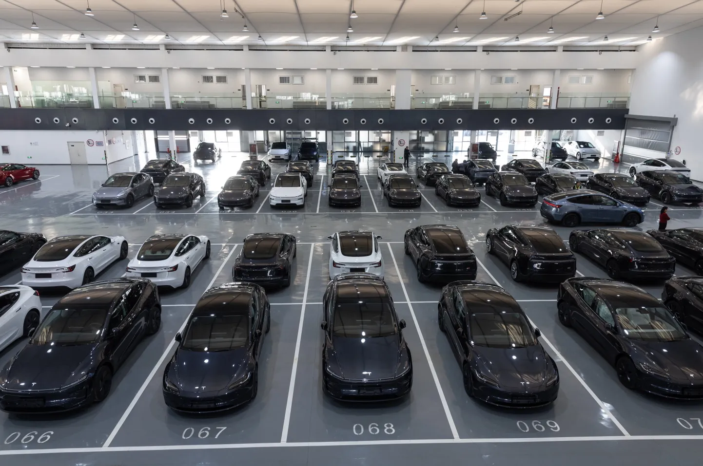 Klientidele müügivalmis seatud Teslad Hiinas.