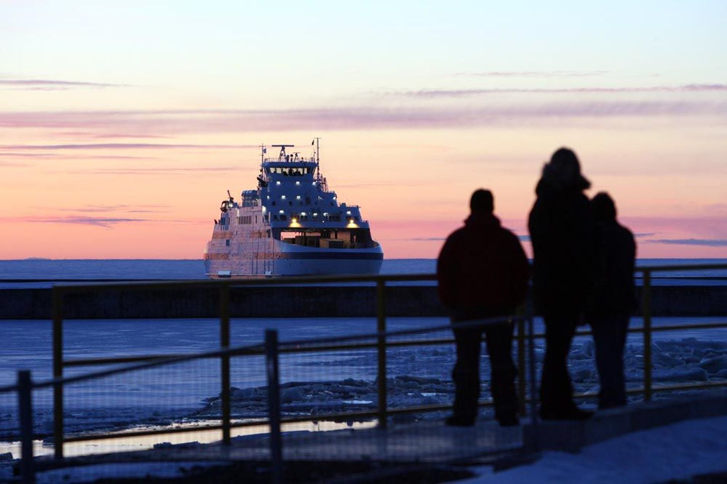 Täna Saaremaa Laevakompaniile üle antav parvlaev Saaremaa on suures osas identne fotol oleva parvlaevaga Muhumaa.