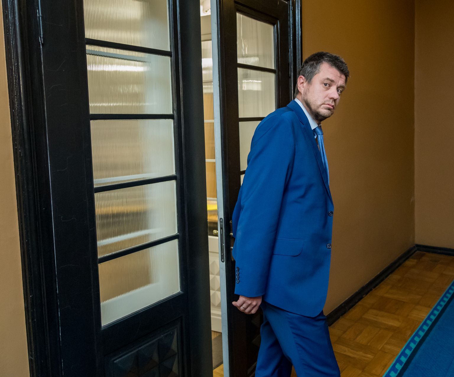 Justiitsminister Urmas Reinsalu läks hommikul EKRE fraktsiooni  aru andma.