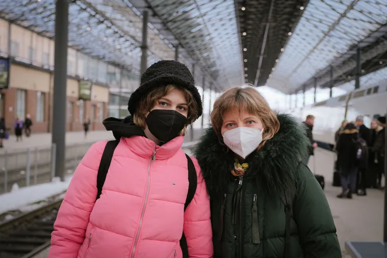 Maria koos ema Svetlanaga reisis Venemaalt Soome kaudu Austriasse, kus nad elavad.