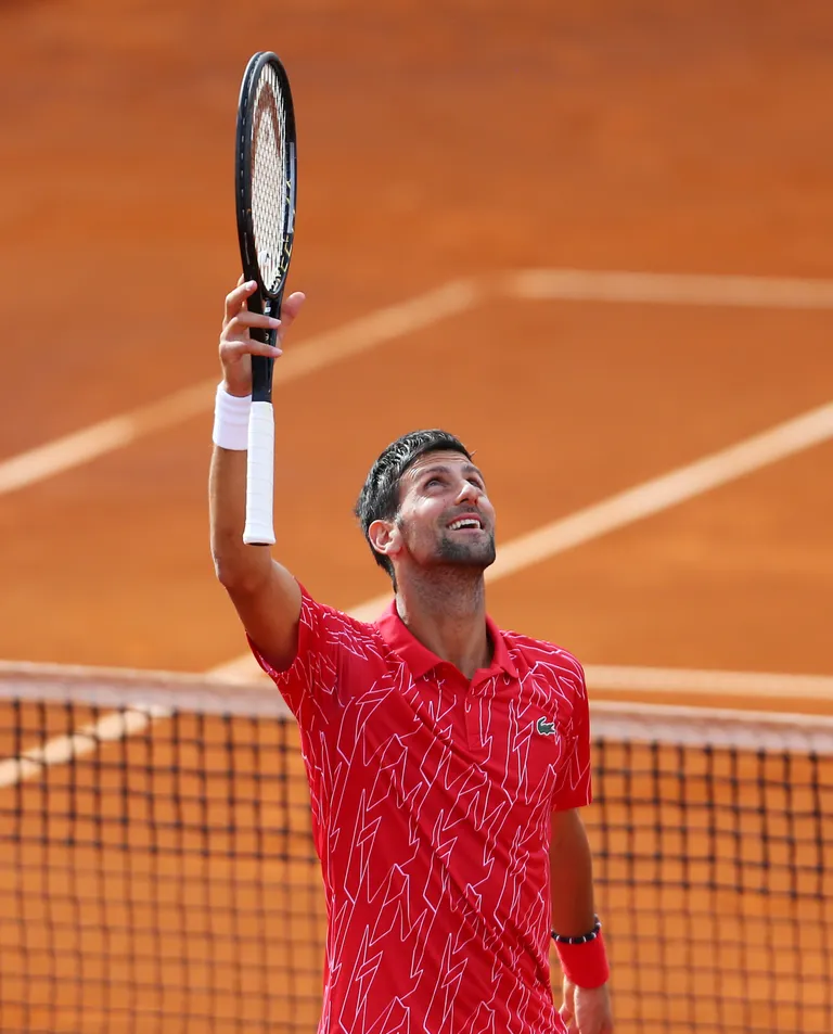 Serbia tennisetäht ei unusta kunagi pärast matši ka kõrgemaid jõude tänada.