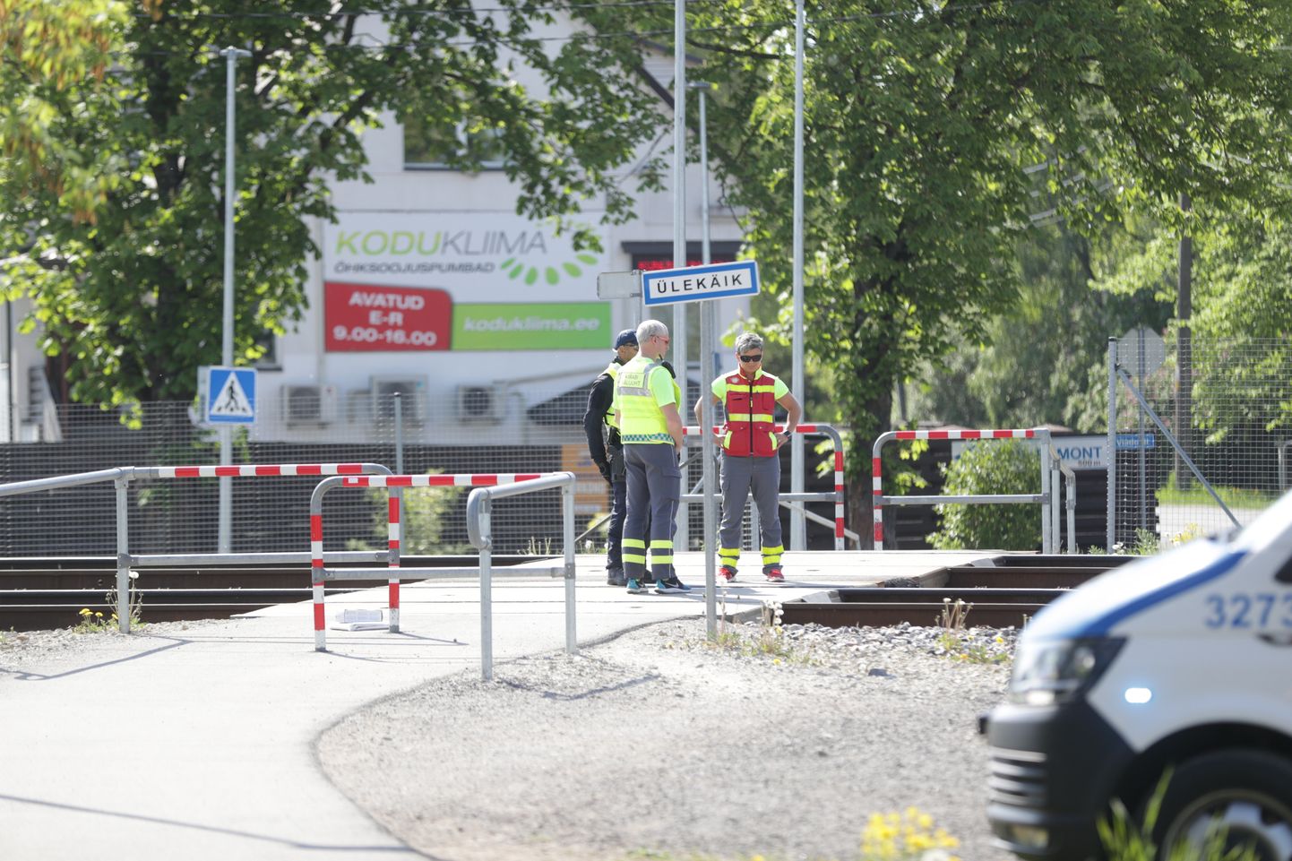 Veerenni raudteeülekäigu juures hukkus jalgrattaga rongi ette jäänud ajakirjanik ja näitleja Jüri Aarma.