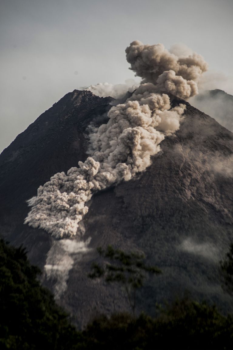 Indoneesia Merapi vulkaani pursked tekitasid tuhapilve