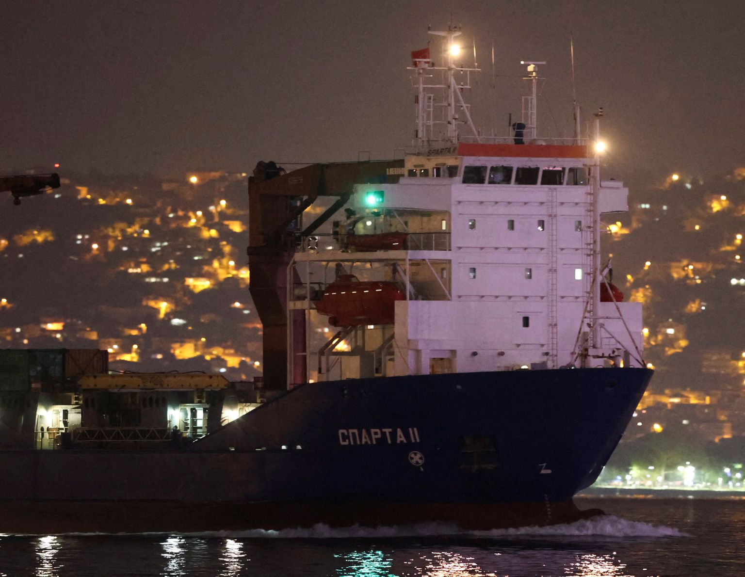 Vene kaubalaev Sparta II läbis Bosporuse väina Istanbulis 14. augustil 2022. REUTERS/Yoruk Isik
