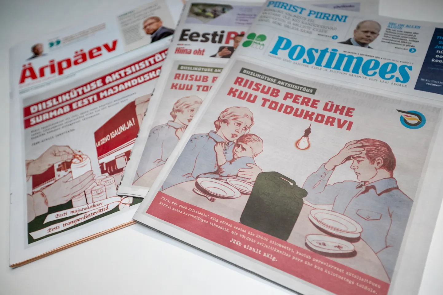 Eesti Õliühingu reklaamid tänaste lehtede esikülgedel.