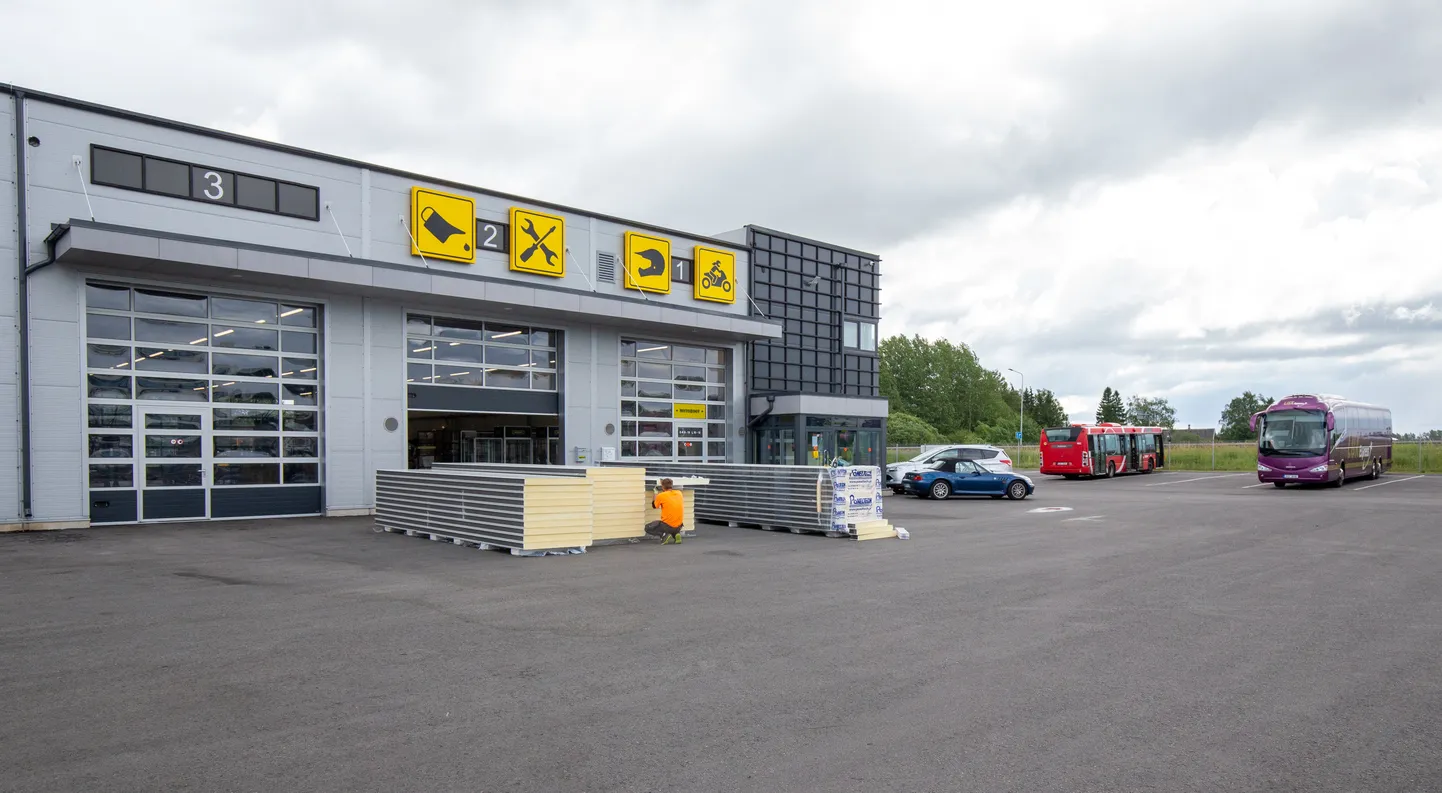 Motohoovi kauplus Räni alevikus