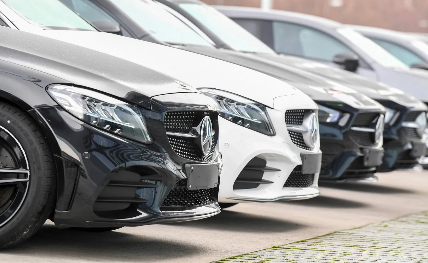 Автомобили Mercedes-Benz.