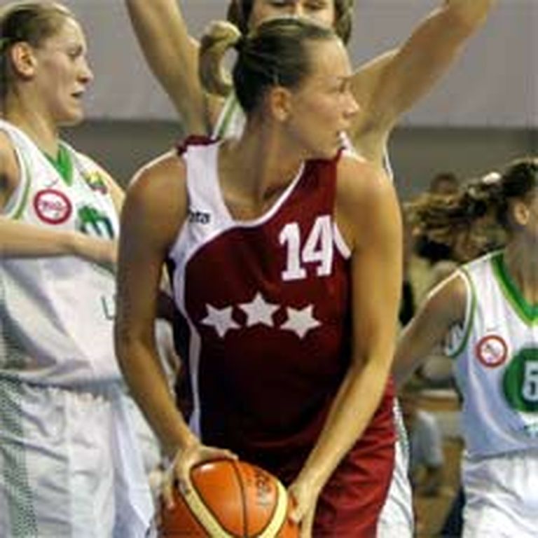 Ieva Kubliņa - Latvijas izlases universāle, diemžēl nestabila spēlētāja, kurai izcilas spēles diemžēl mijās ar vājām. 