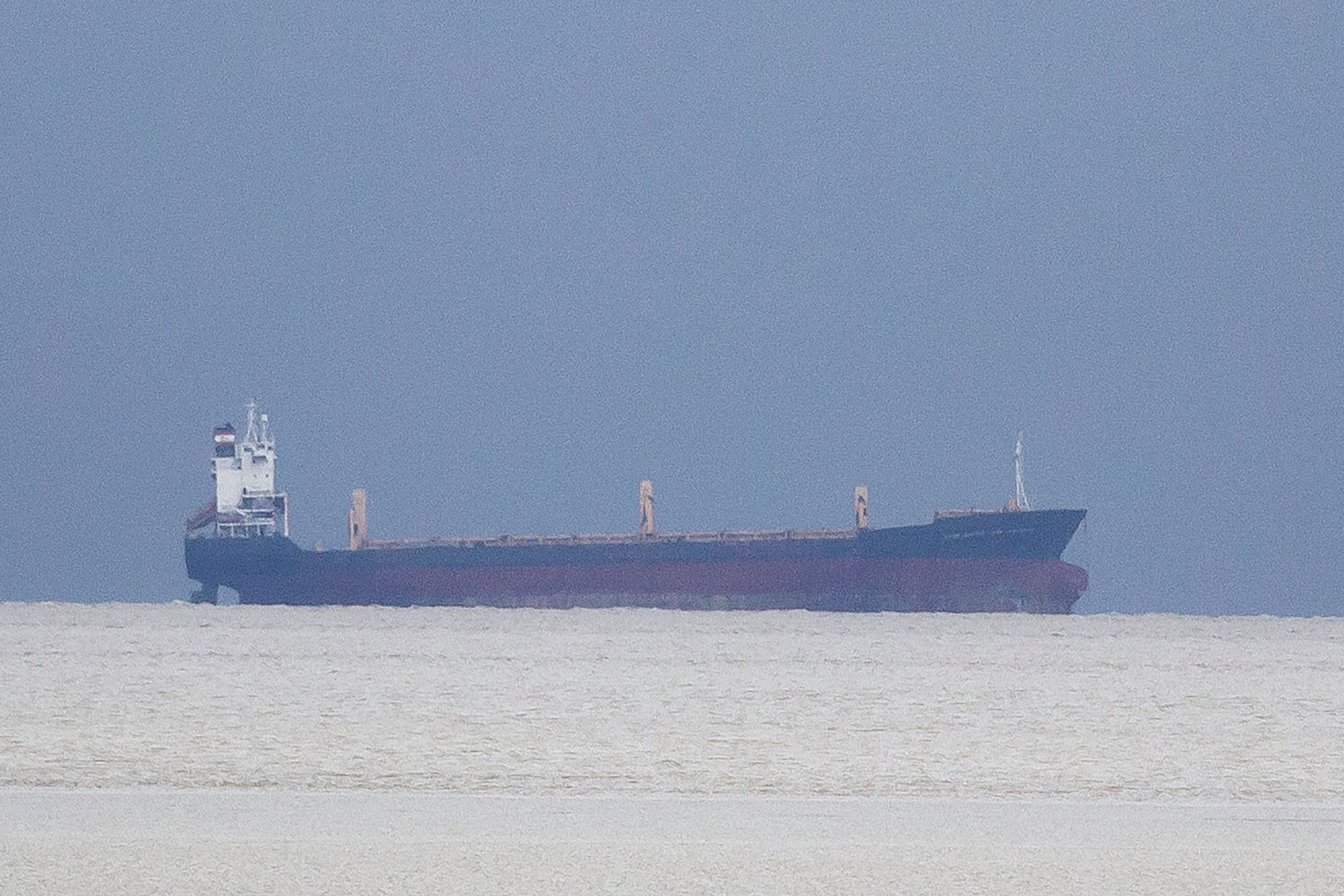 Mehitamata laev Myanmari rannikul.