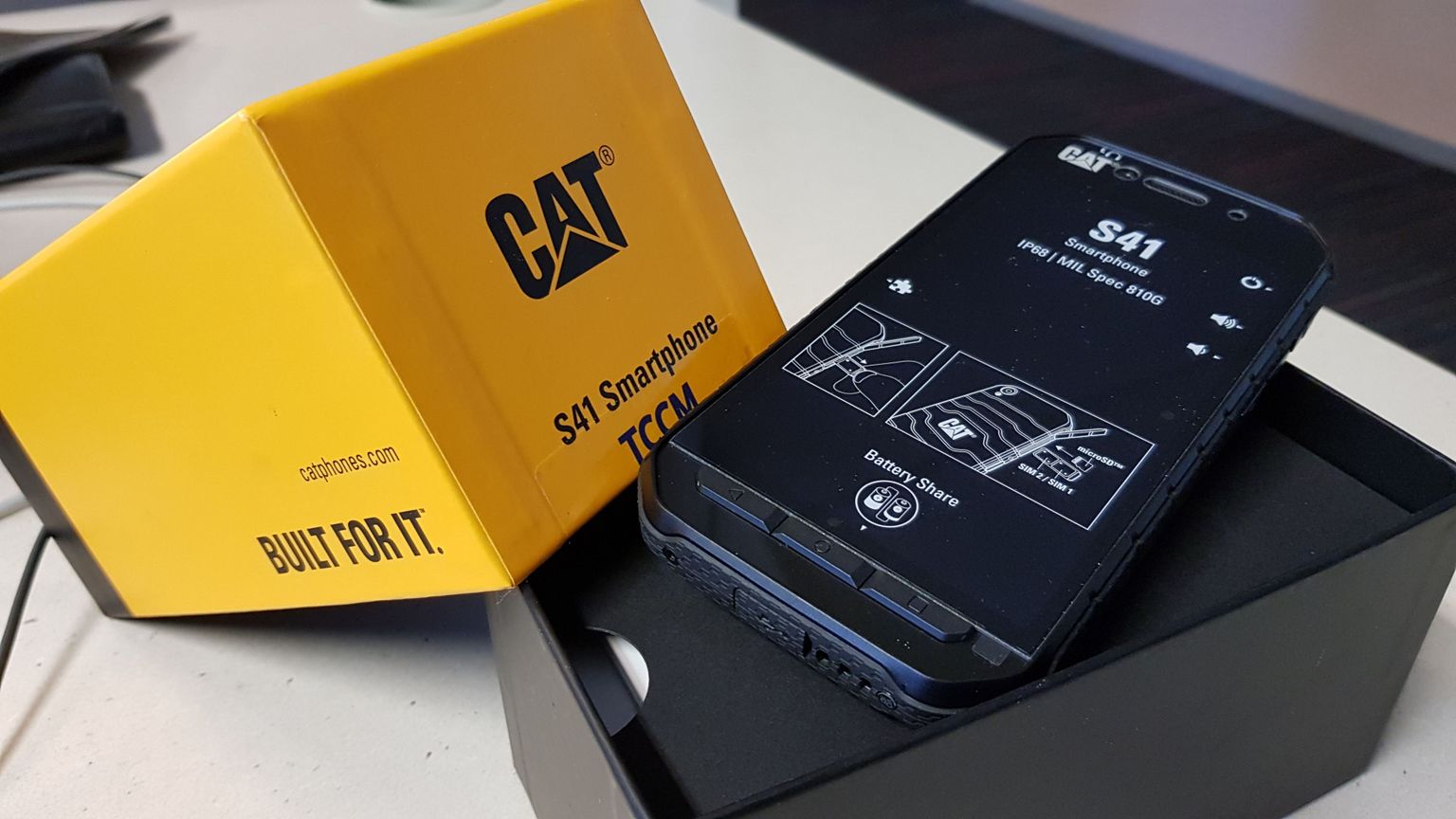 Karbist välja Cat S41 mobiilimaailma maastur