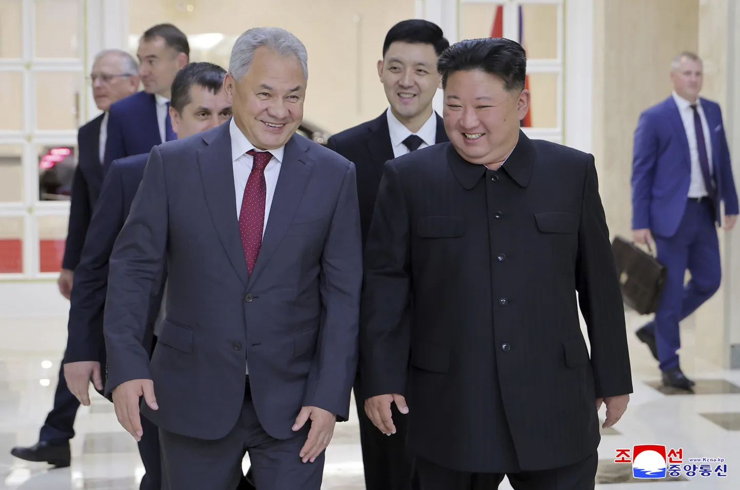 Sergei Šoigu ja Kim Jong-un Pyongyangis.