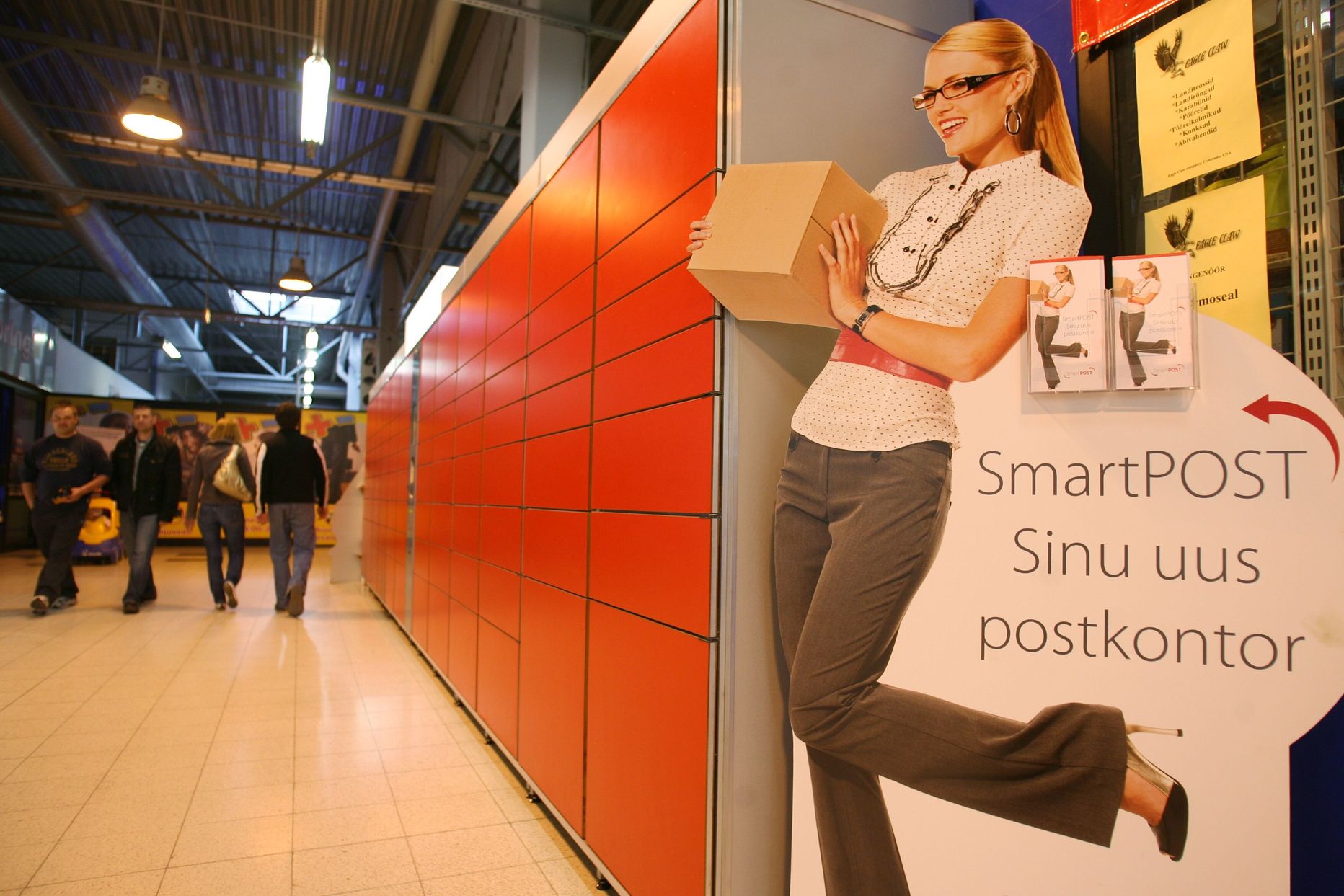SmartPOSTi pakiautomaadid Tartu Lõunakeskuses.