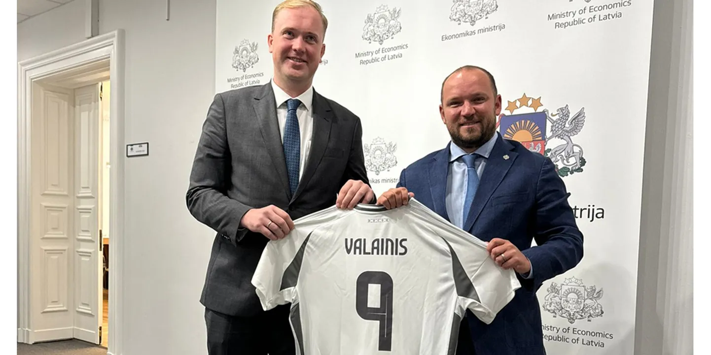 Latvijas Republikas ekonomikas ministrs Viktors Valainis un Latvijas Futbola federācijas (LFF) prezidents Vadims Ļašenko