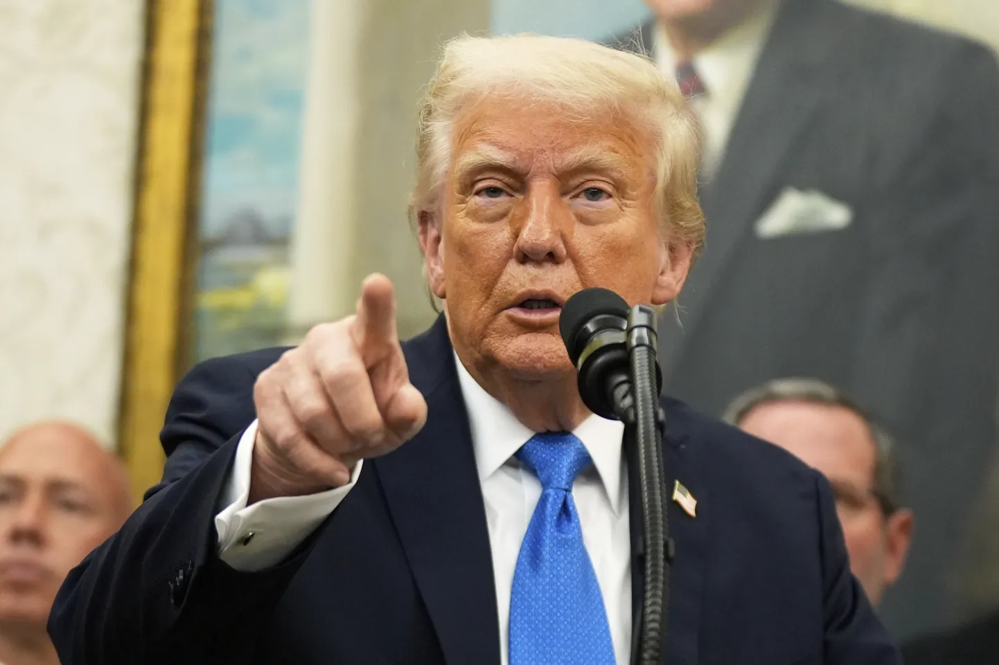 President Donald Trump Valge Maja ovaalkabinetis 19. mail 2025. aastal.