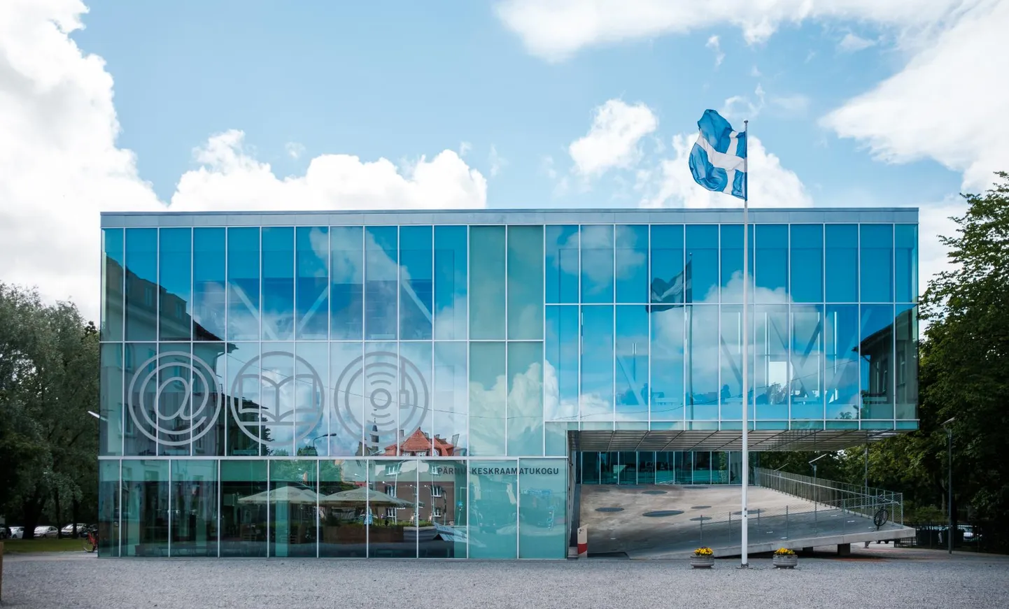 Pärnu keskraamatukogu.