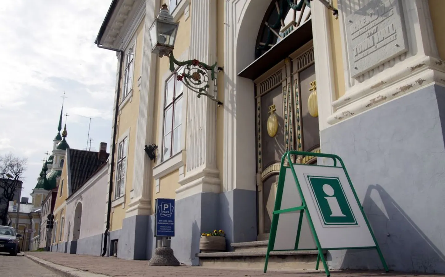 Turistidele mõeldud külastuskeskus pakub huvilistele linnakaarte ning jagab ka soovitusi, mida lastega ette võtta.