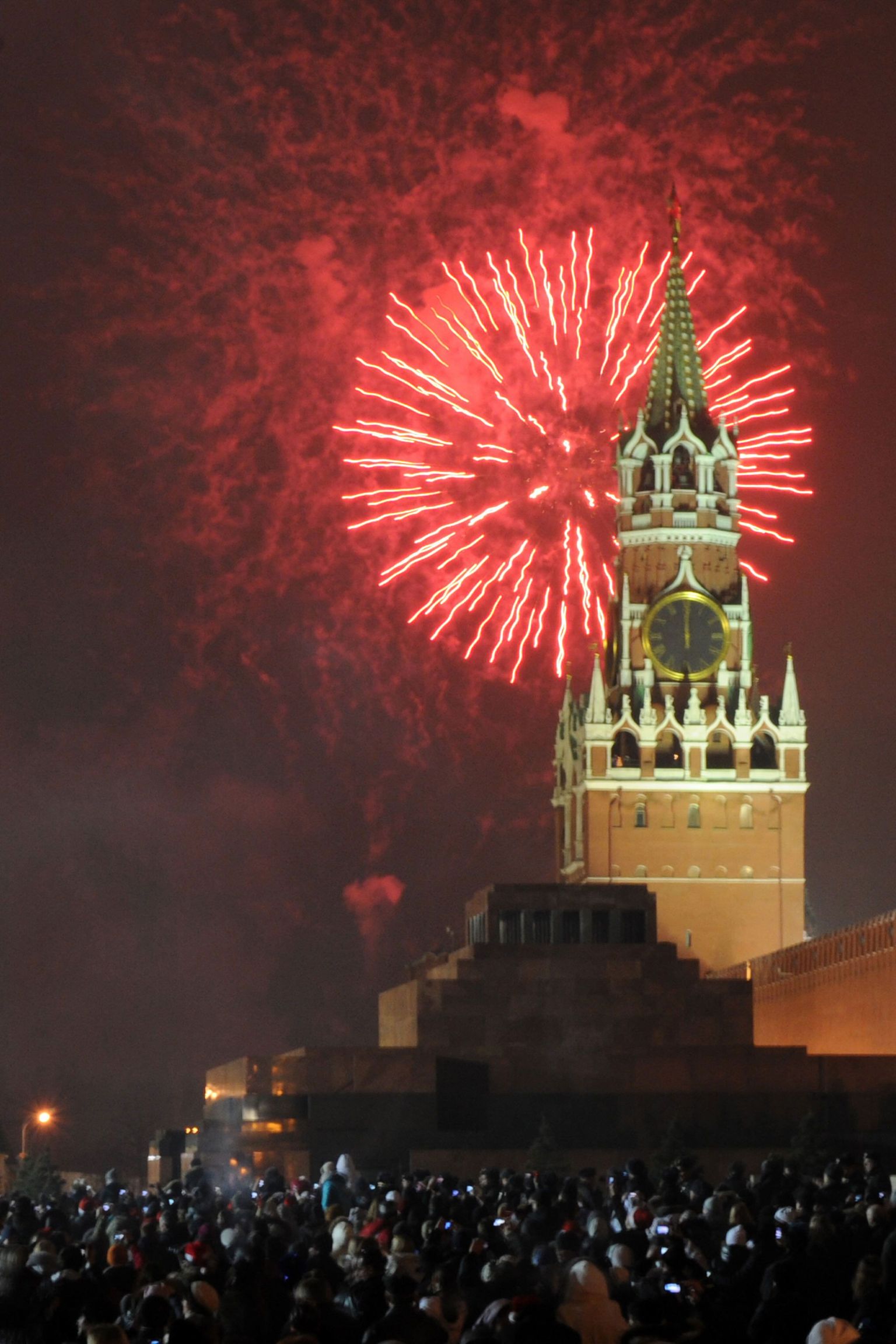 Ilutulestik Moskvas Spasski torni kohal.