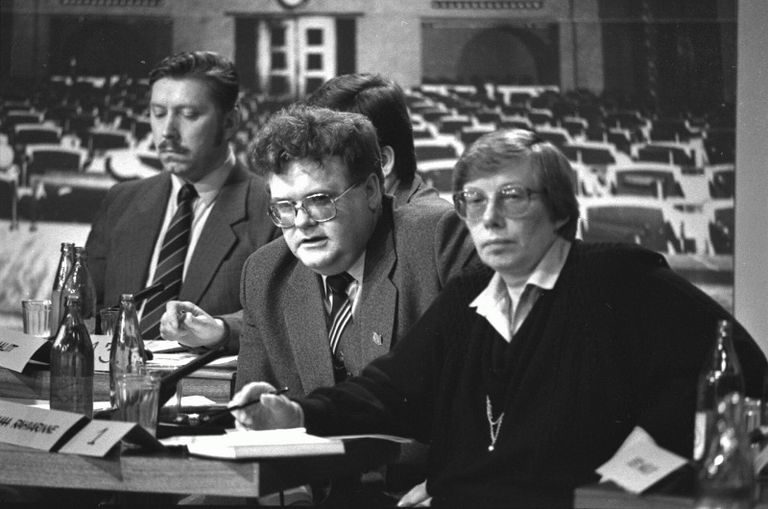 Эдгар Сависаар и Марью Лауристин в предвыборной студии 1 марта 1990 года. Они возглавили «Народный Фронт Эстонии» и с 1990 года участвовал в работе Конгресса Эстонии.