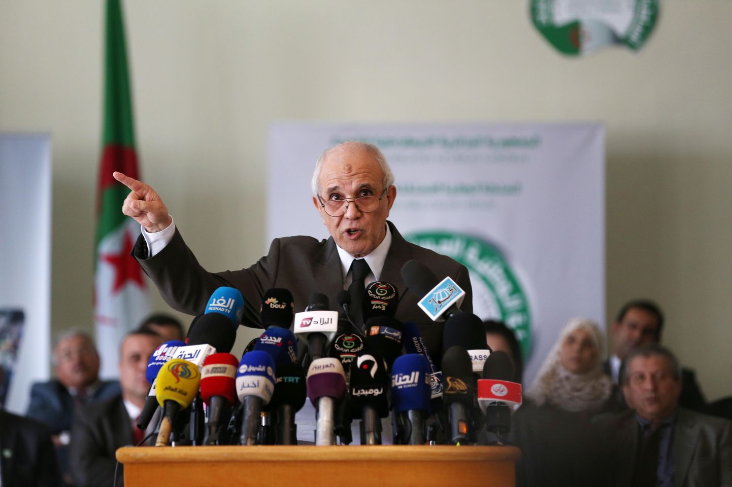 Alžeeria keskvalimiskomisjoni esimees Mohamed Charfi.