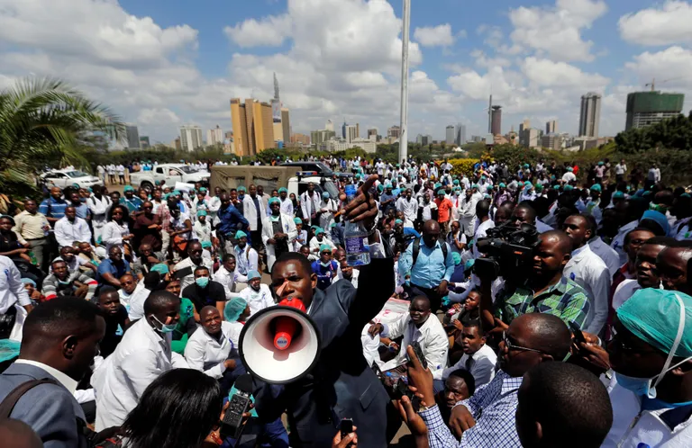 Meditsiinitöötajate steik täna Nairobis. FOTO: Thomas Mukoya/REUTERS/Scanpix