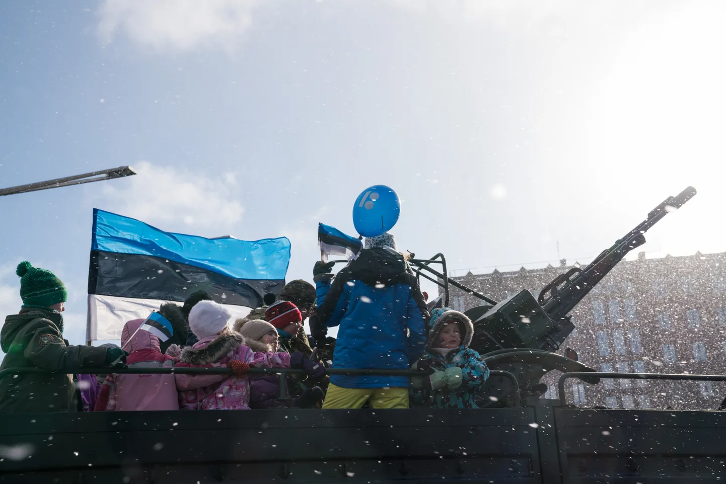 Kaitsejõudude paraad Vabaduse väljakul.
