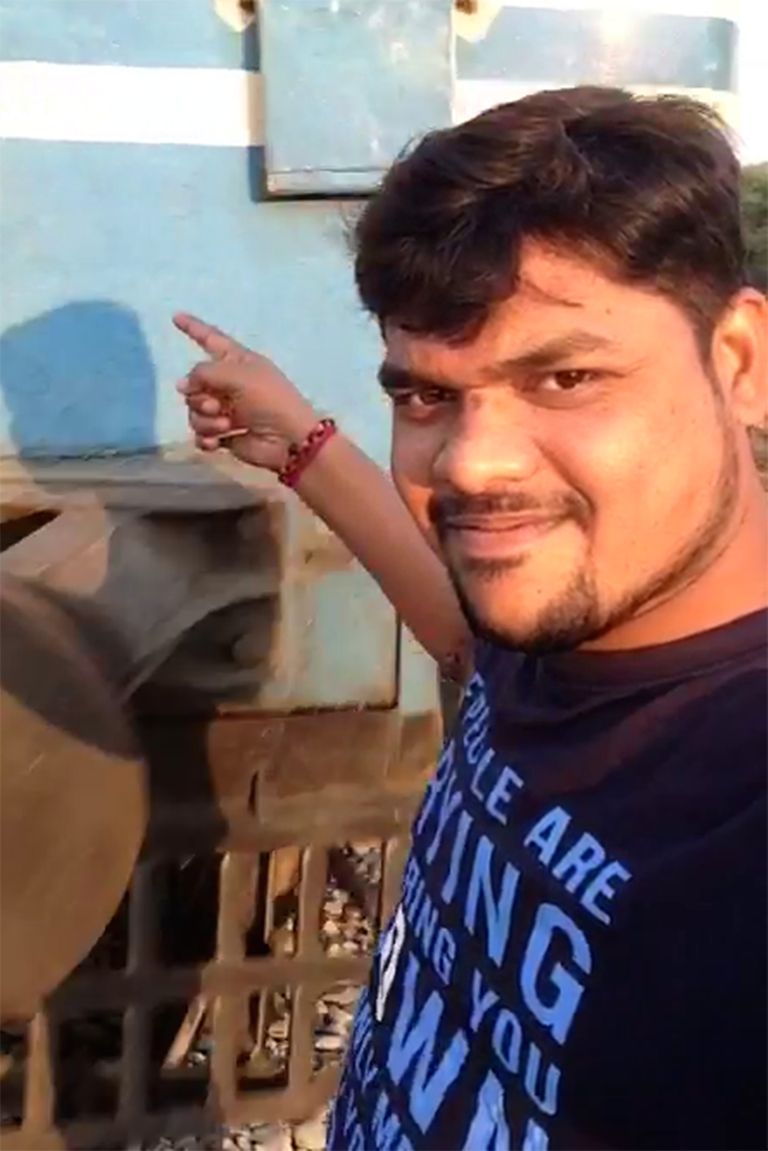 Shiva Kumar tegi raudteel selfi