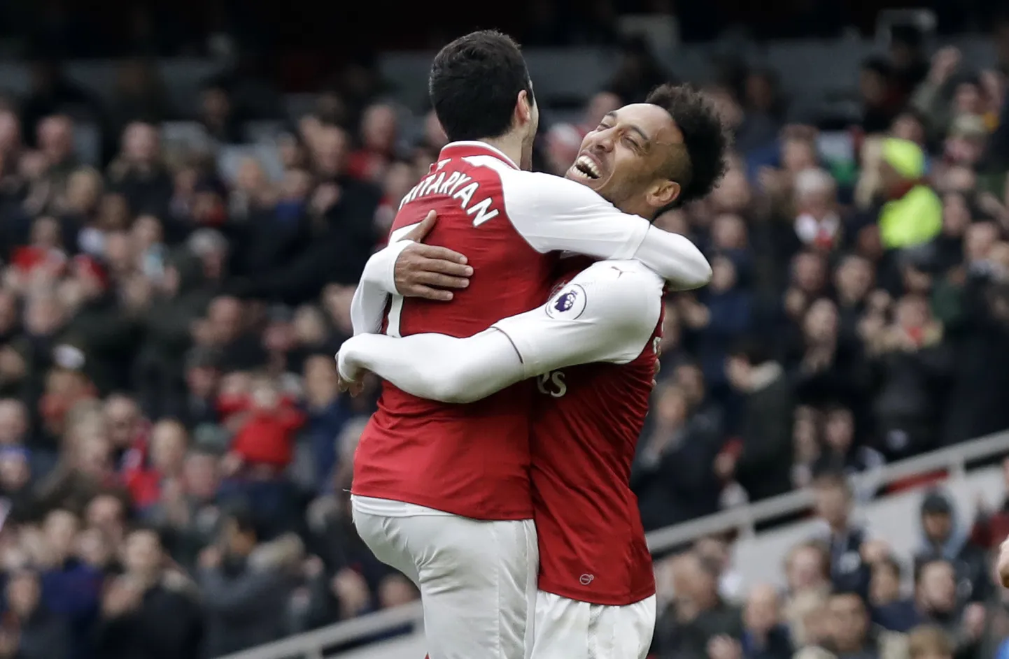 Henrik Mhitarjan ja Pierre-Emerick Aubameyang rõõmustamas värava löömise üle.