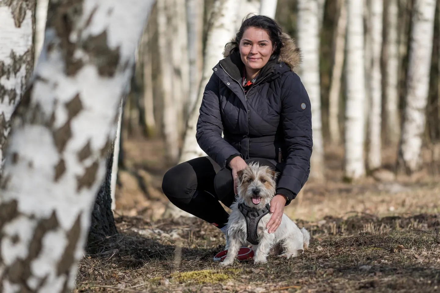 Pärnumaa spordiliidu tegevjuht Kaisa Kirikal ja tema neljajalgne sõber Tori üritavad eriolukorra ajal võimalikult palju kodukandis Audrus metsas kilomeetreid mõõta.