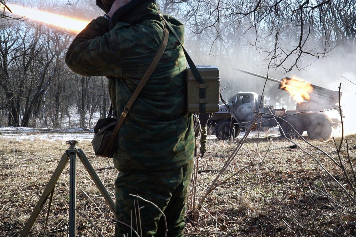 Менее чем за сутки до момента, когда минские договоренности требуют прекращения огня, бои на востоке Украины стали заметно более ожесточенными.