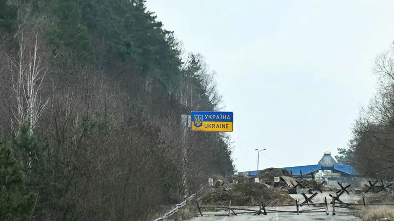 Пункт пропуска между Беларусью и Украиной на севере Волынской областибъ.