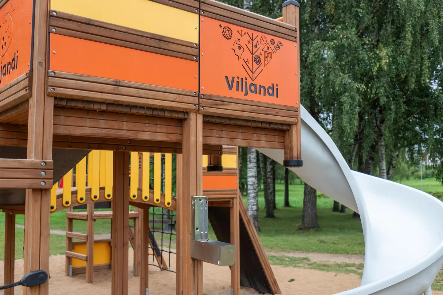 Esmaspäeval tõukas Valuoja oru mänguväljakul üks laps teist nii õnnetult, et too murdis rangluu.