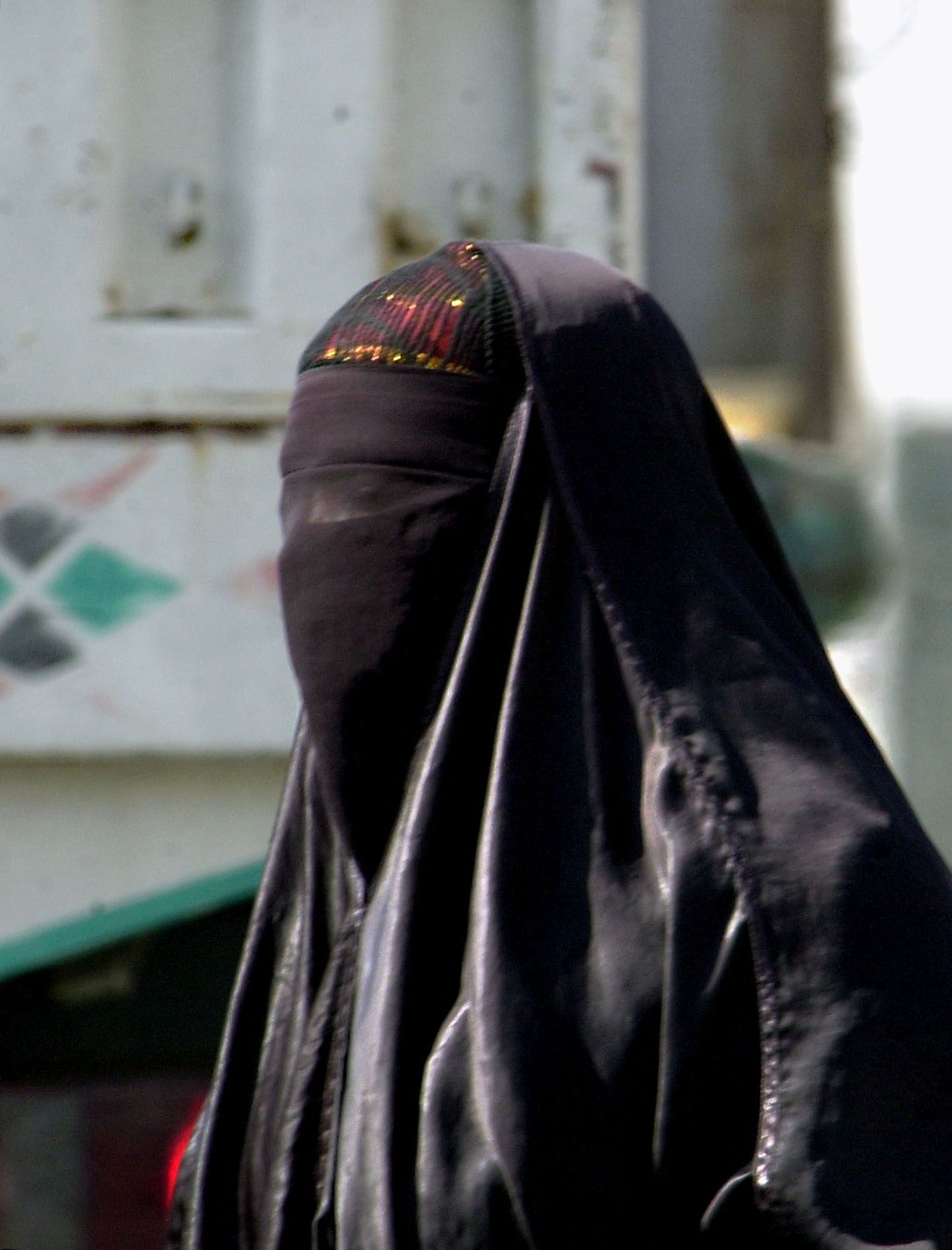 Islamimaade naised peavad ennast kinni katma ja ei tohi avalikus kohas liikuda ilma meesoost sugulaseta