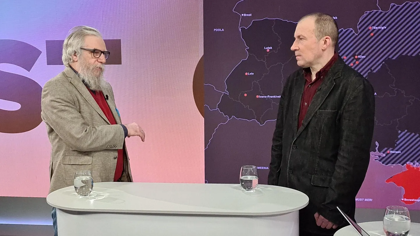 Riigikogu väliskomisjoni aseesimees Mihhail Lotman (vasakul) ja riigikaitsekomisjoni aseesimees Leo Kunnas «Otse Postimehest» stuudios.