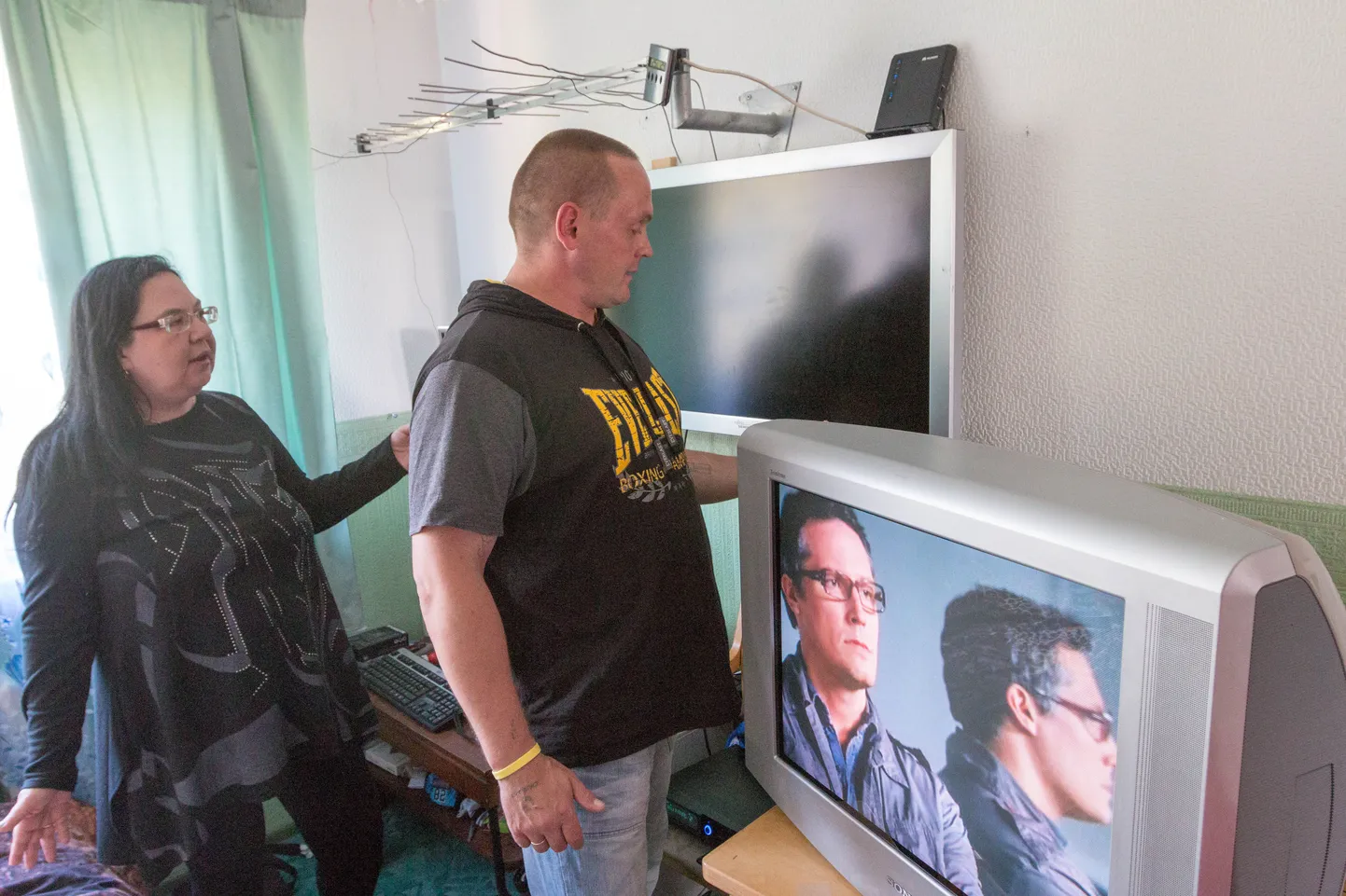 Tõrvalaste Jana Saks-Eelma ja Aare Eelma televiisor, mida sai kasutada ka arvuti kuvarina, läks elektrikatkestuse tõttu rikki. Seetõttu hankisid nad taaskasutuskeskusest ajutiselt vanema teleri asemele.