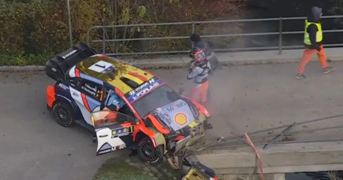 VIDEO ⟩ Thierry Neuville’i ralli lõppes jõesillas