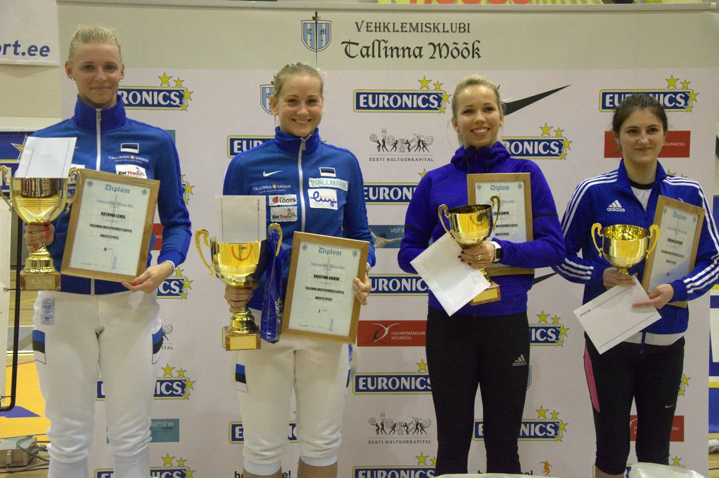 Vasakult: Katrina Lehis, Kristina Kuusk, Erika Kirpu, Madina Azizova.
