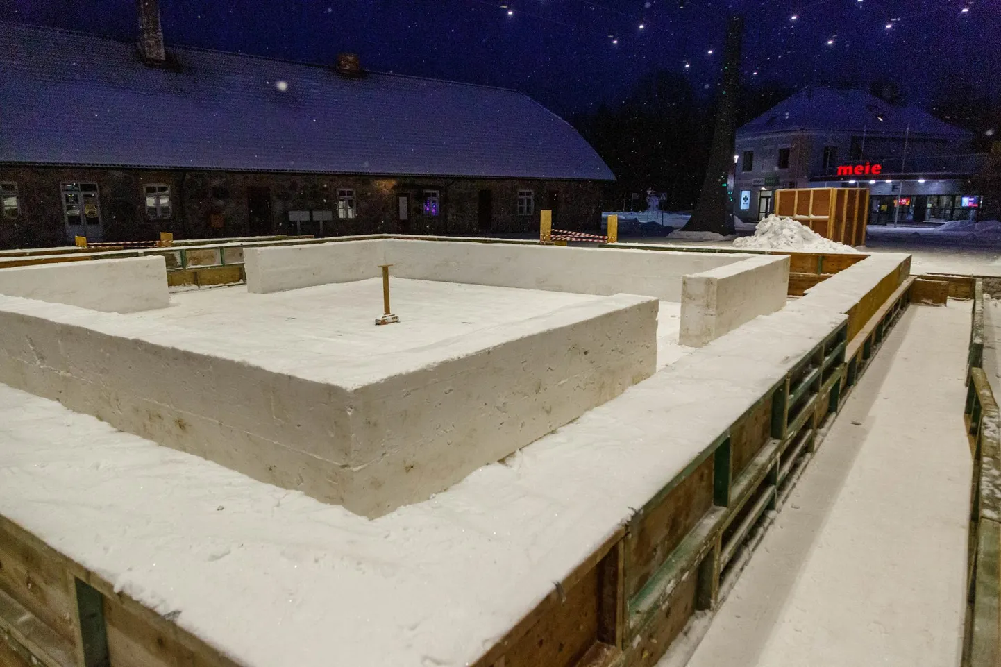 Mulgi lumelabürint loodetakse Tõrvas valmis saada täpselt vabariigi sünnipäevaks.