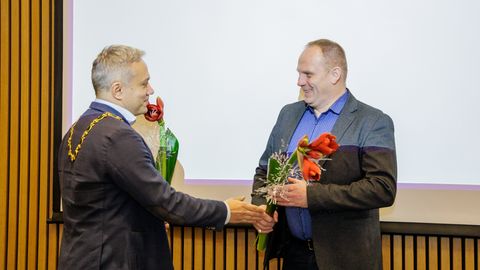 Aknaalune Olav Karulin sidus ennast Keskerakonnaga