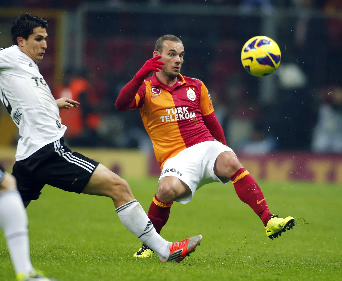 Wesley Sneijder (paremal)